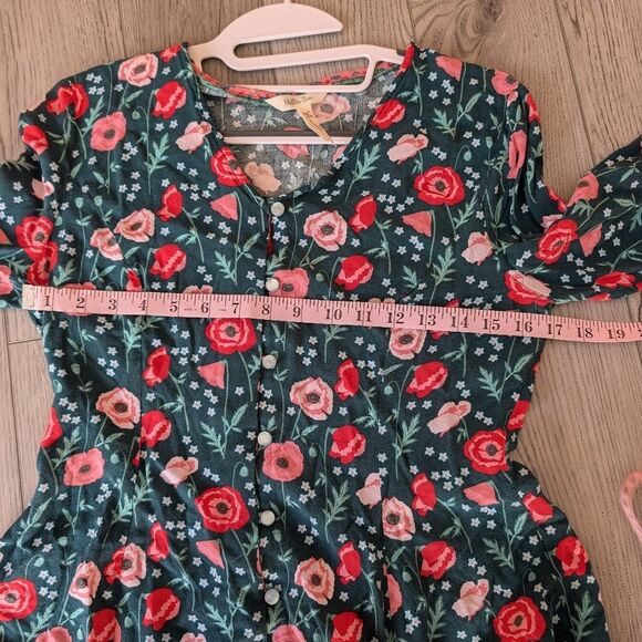 Matilda Jane Green Yesteryear Peplum Button Up Floral Green Top Size Medium - Picture 8 of 10